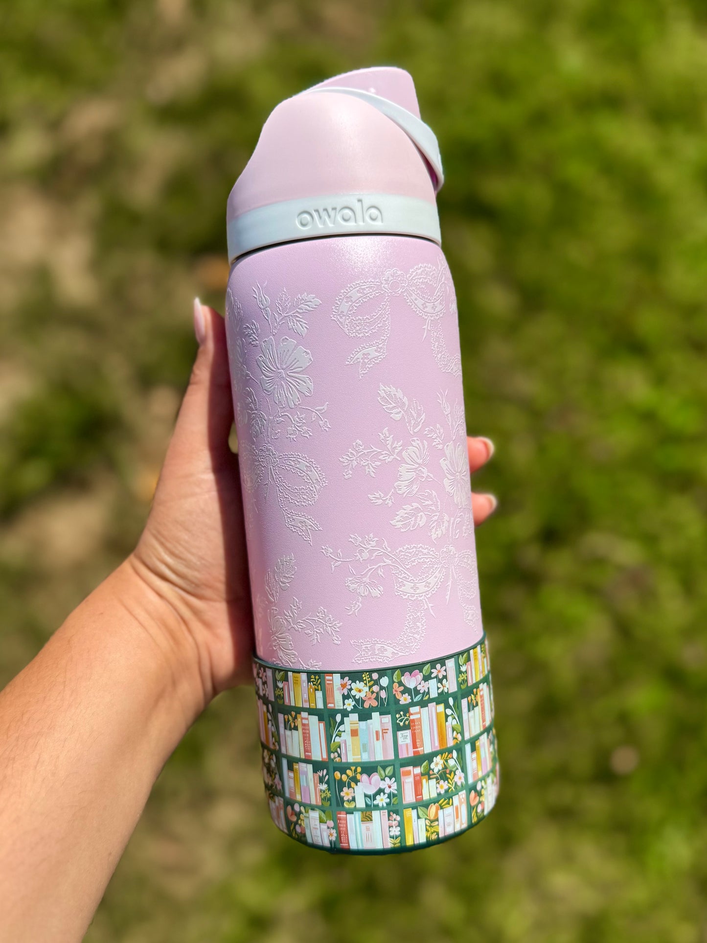 Bookshelf Bouquets - Silicone Tumbler Boot 32oz and 40oz FreeSip